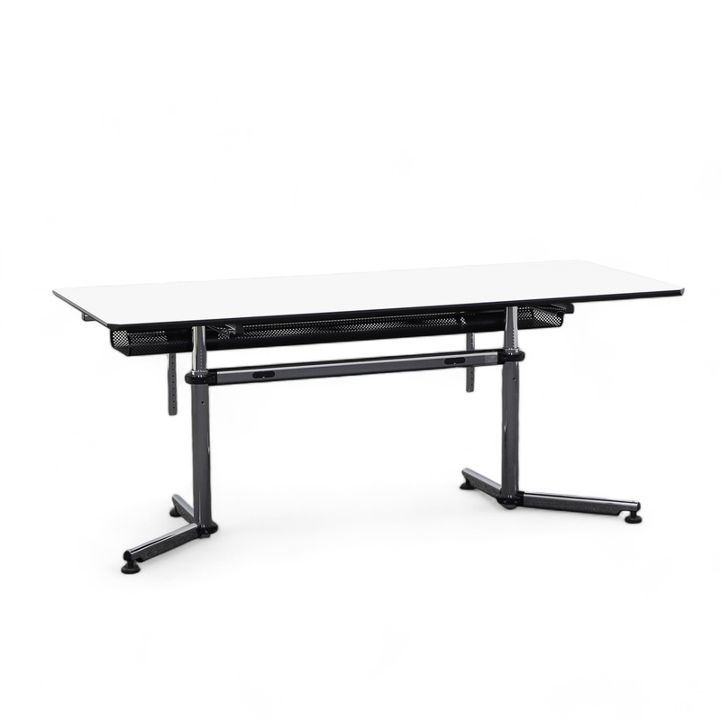 Desk USM Kitos, Pearl gray/Chrome-plated, 175.0 x 68.0 - 80.0 x 75.0 cm, Good - Ergonomic & Swissmade