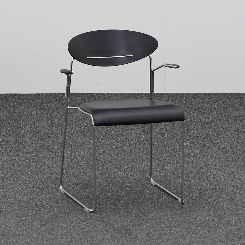 Skid-base chairs Black with fixed armrests, Normal used - Perfect for office and reception