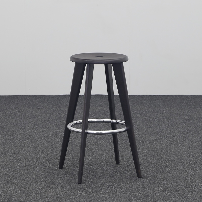 Bar stool Tabouret Haut from Vitra, Dark oak, without armrests, Good, Counter stool - Practical & comfortable