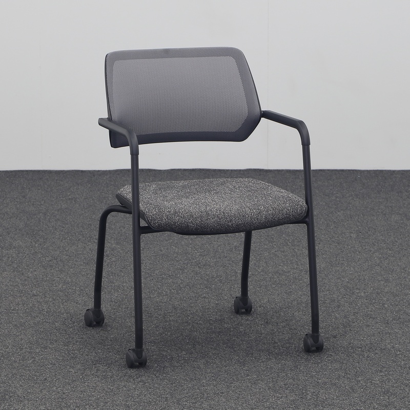 4-legged chair Steelcase QiVi, Light gray/Black, with fixed armrests, Good - Perfect for office and reception