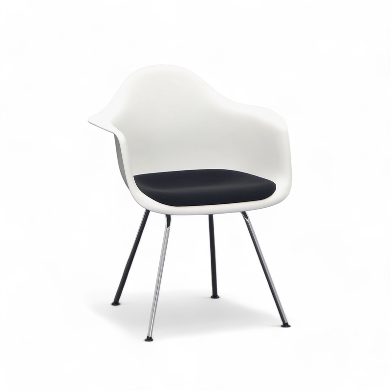 Bistro chair Vitra Eames Plastic Armchair, White/Chrome-plated, with fixed armrests, Normal used - Perfect for office and reception