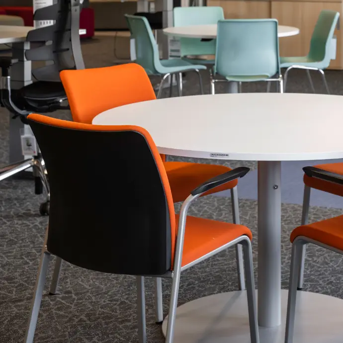 Catégorie : Chaises de conférence
