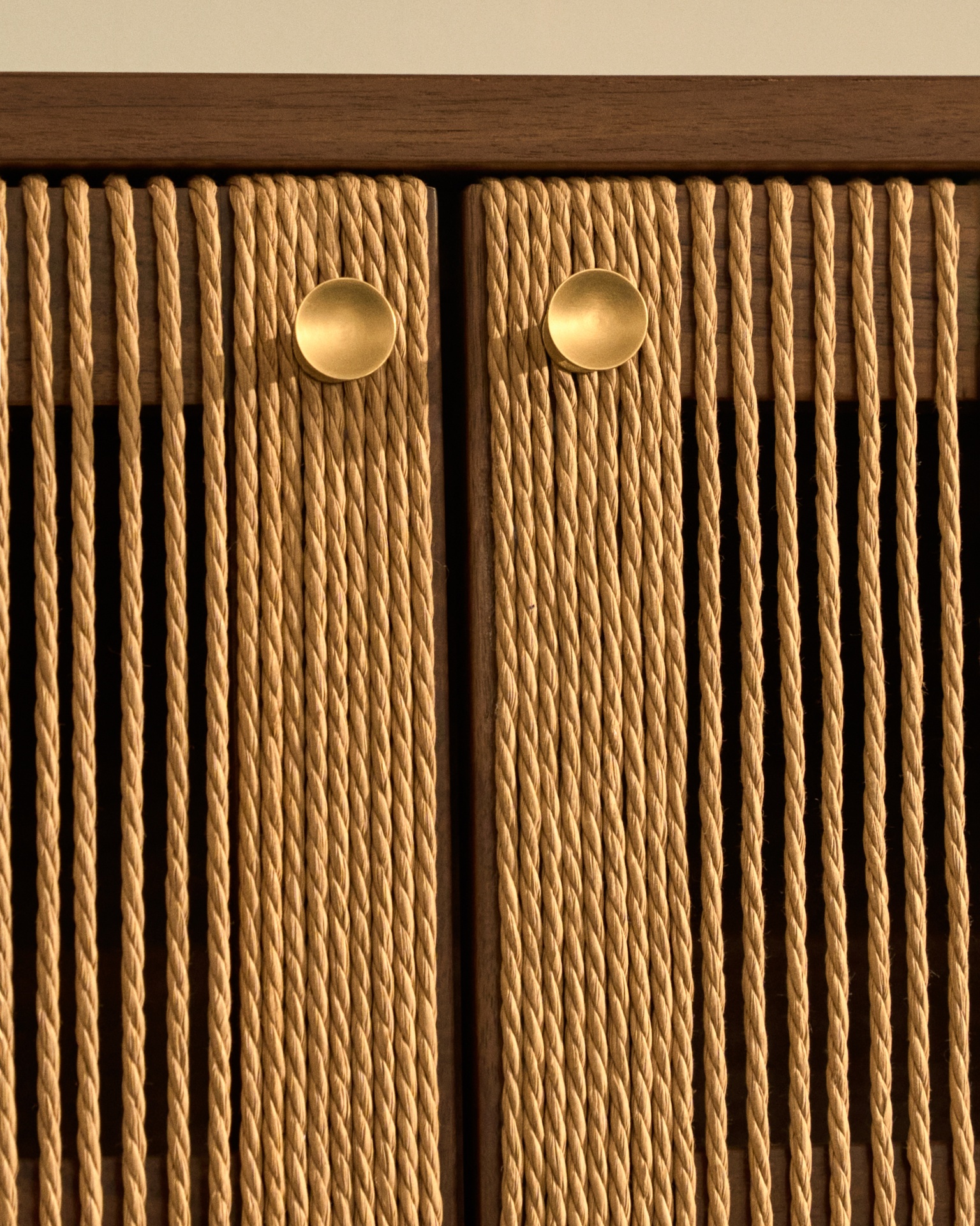 Elan TV cabinet 3 doors veneer and solid walnut and cord 200 x 50 cm FSC Mix Credit