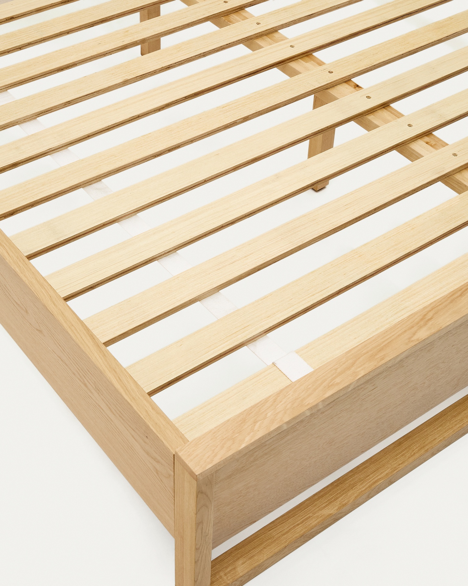 Alguema bed in oak veneer with natural finish for 90 x 190cm mattress