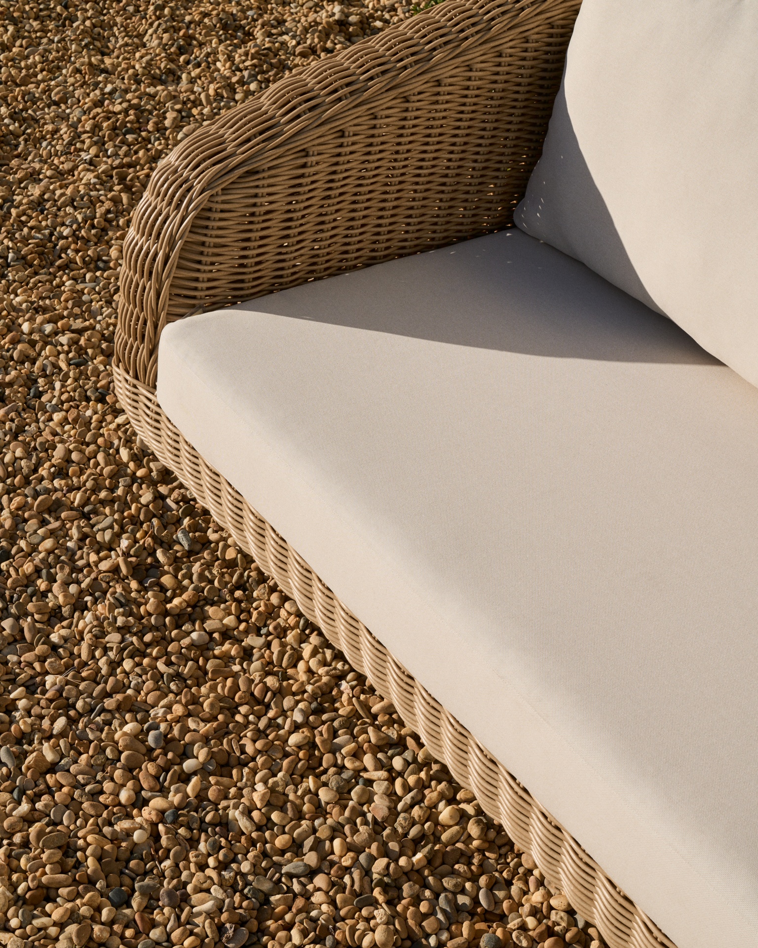 Meria 3-seater sofa in synthetic rattan with FSC 100% solid acacia wood legs 208cm