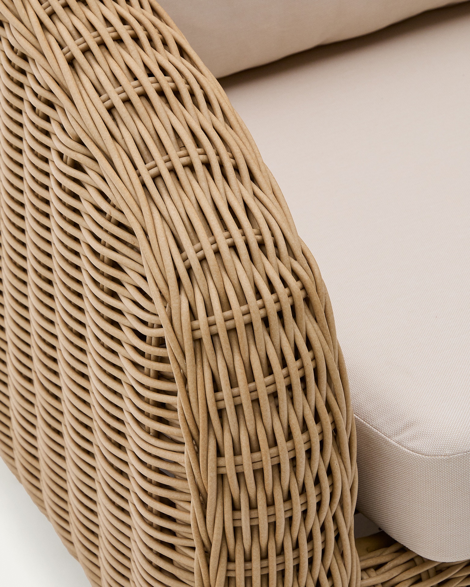 Meria 3-seater sofa in synthetic rattan with FSC 100% solid acacia wood legs 208cm