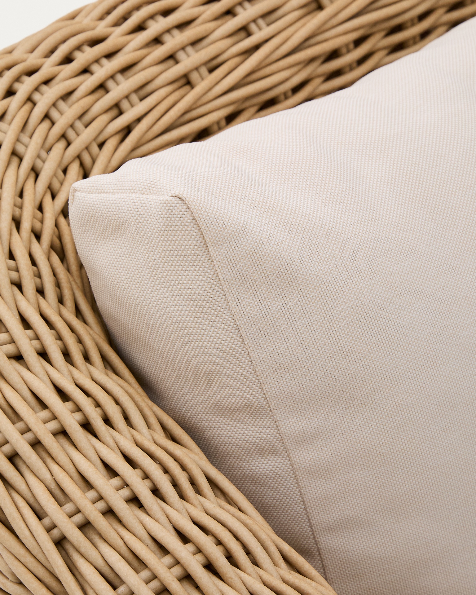Meria 3-seater sofa in synthetic rattan with FSC 100% solid acacia wood legs 208cm