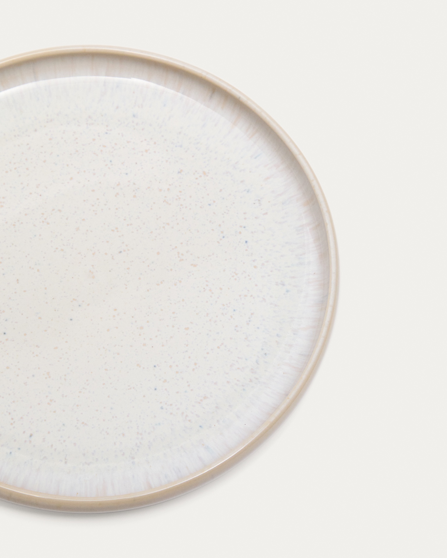 White ceramic Uilo dessert plate