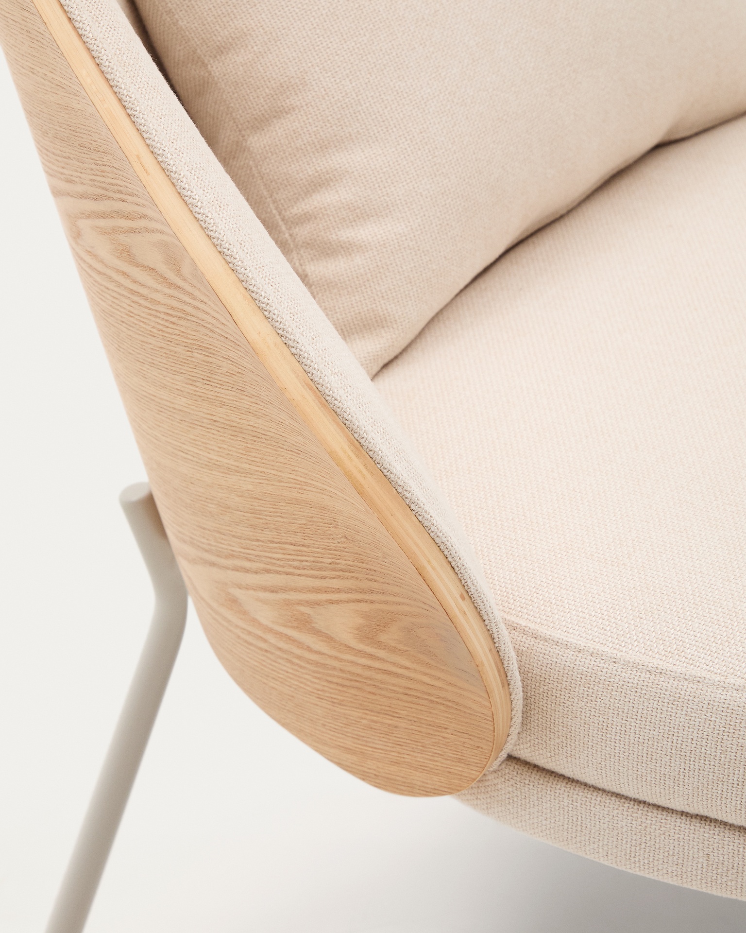 Eamy armchair in beige chenille, in a natural finish ash veneer and beige metal