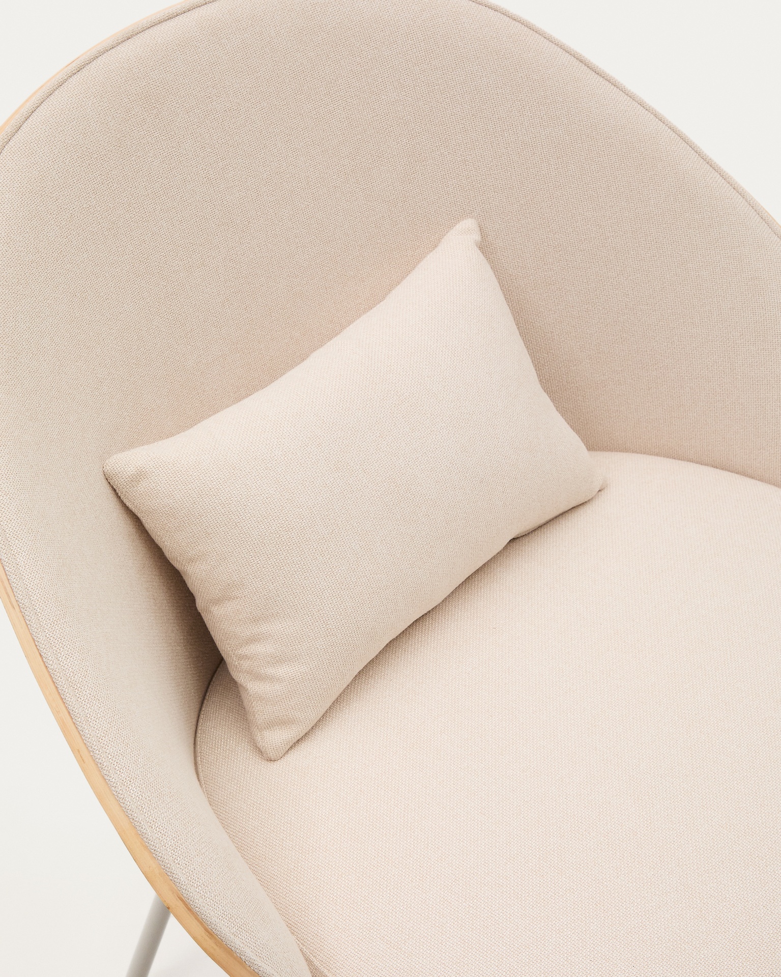Eamy armchair in beige chenille, in a natural finish ash veneer and beige metal