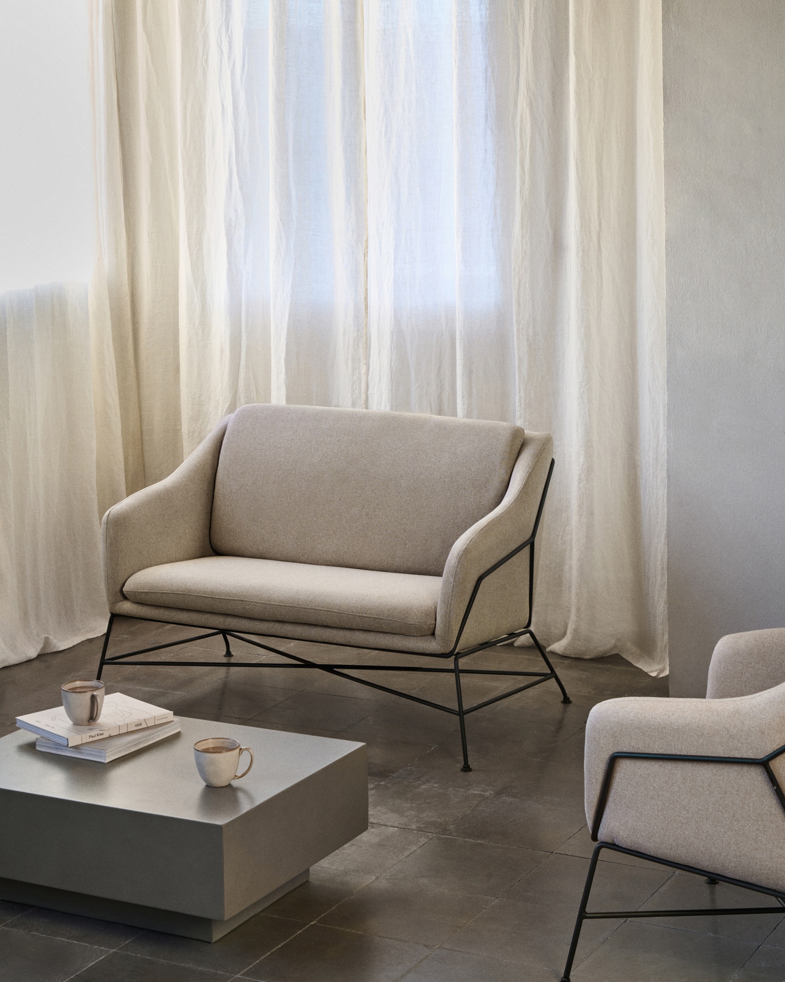 Brida 2-seater sofa in beige and steel legs with black finish, 128 cm