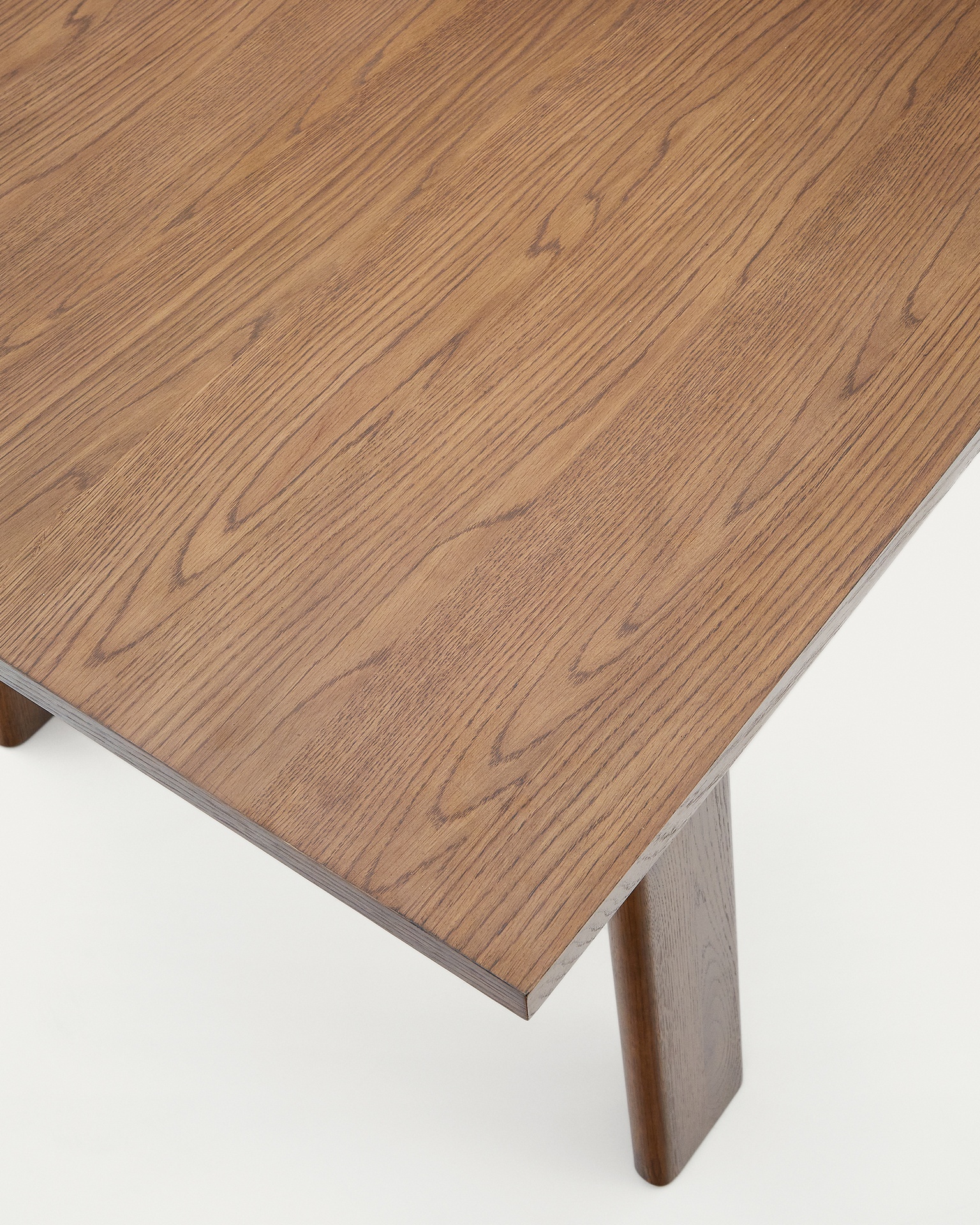 Arlen extendable table in solid oak wood and veneer with a walnut finish 200(250) 95 cm FSC Mix Credit