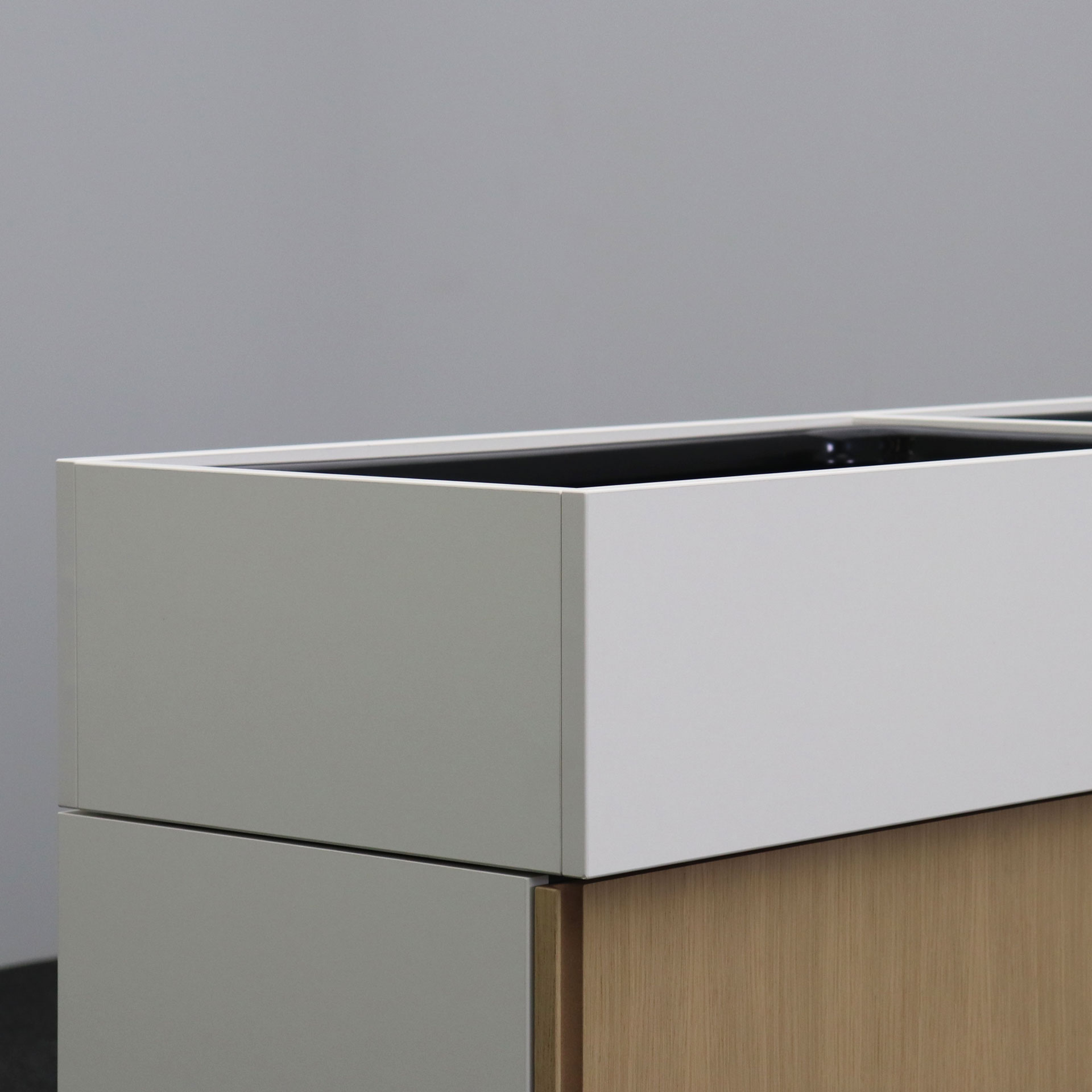 Schiebetürschrank Bene mit Pflanzenbox
