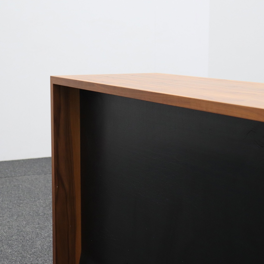 Konferenztisch aus Nussbaum mit Wilkhahn Stühlen