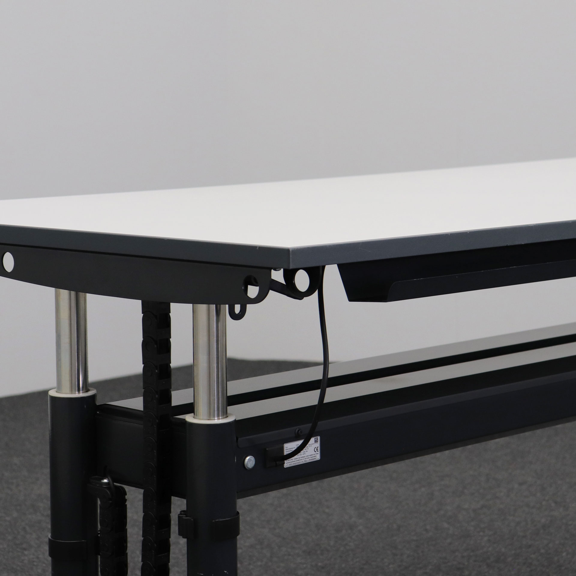 Stehtisch elektrisch höhenverstellbar