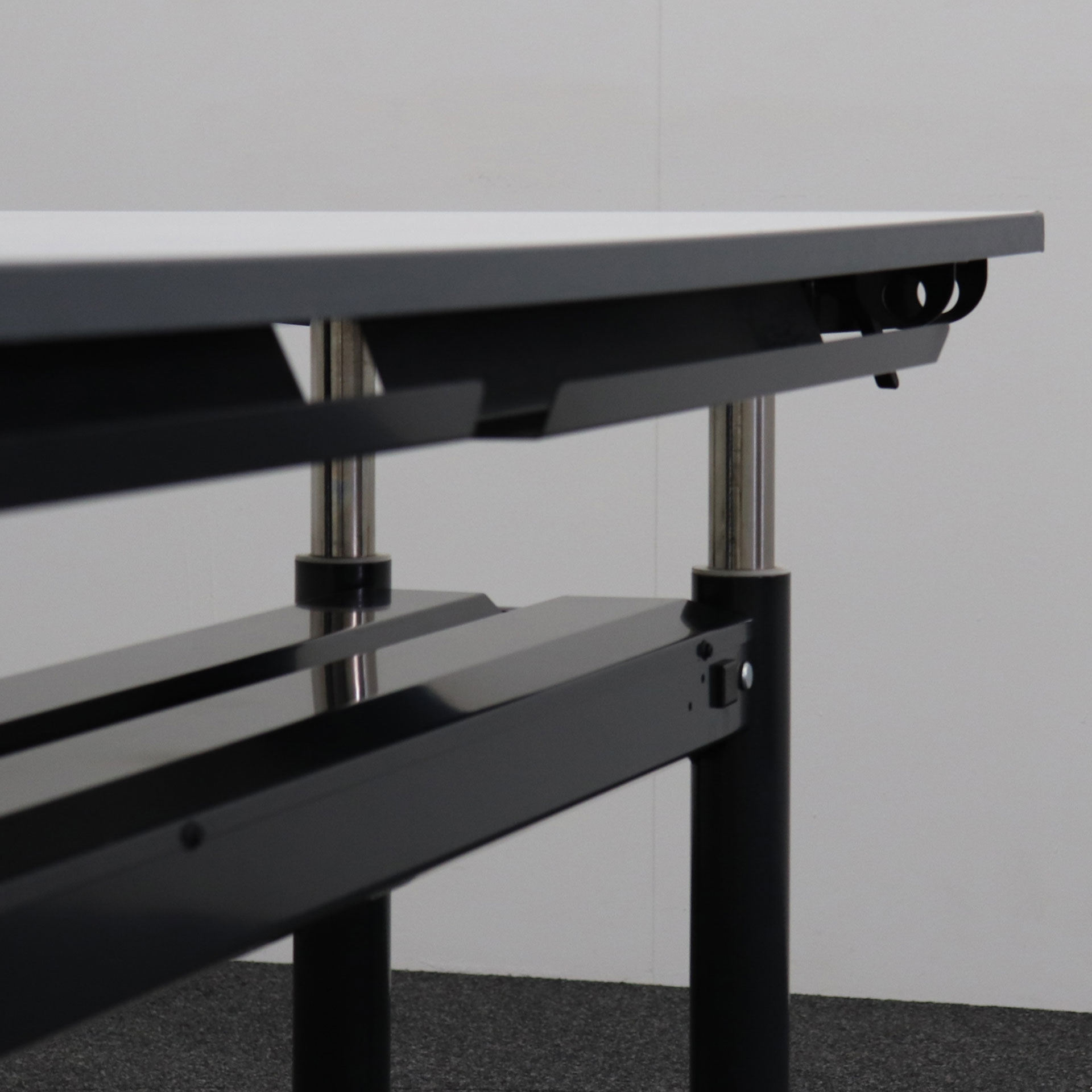 Stehtisch elektrisch höhenverstellbar