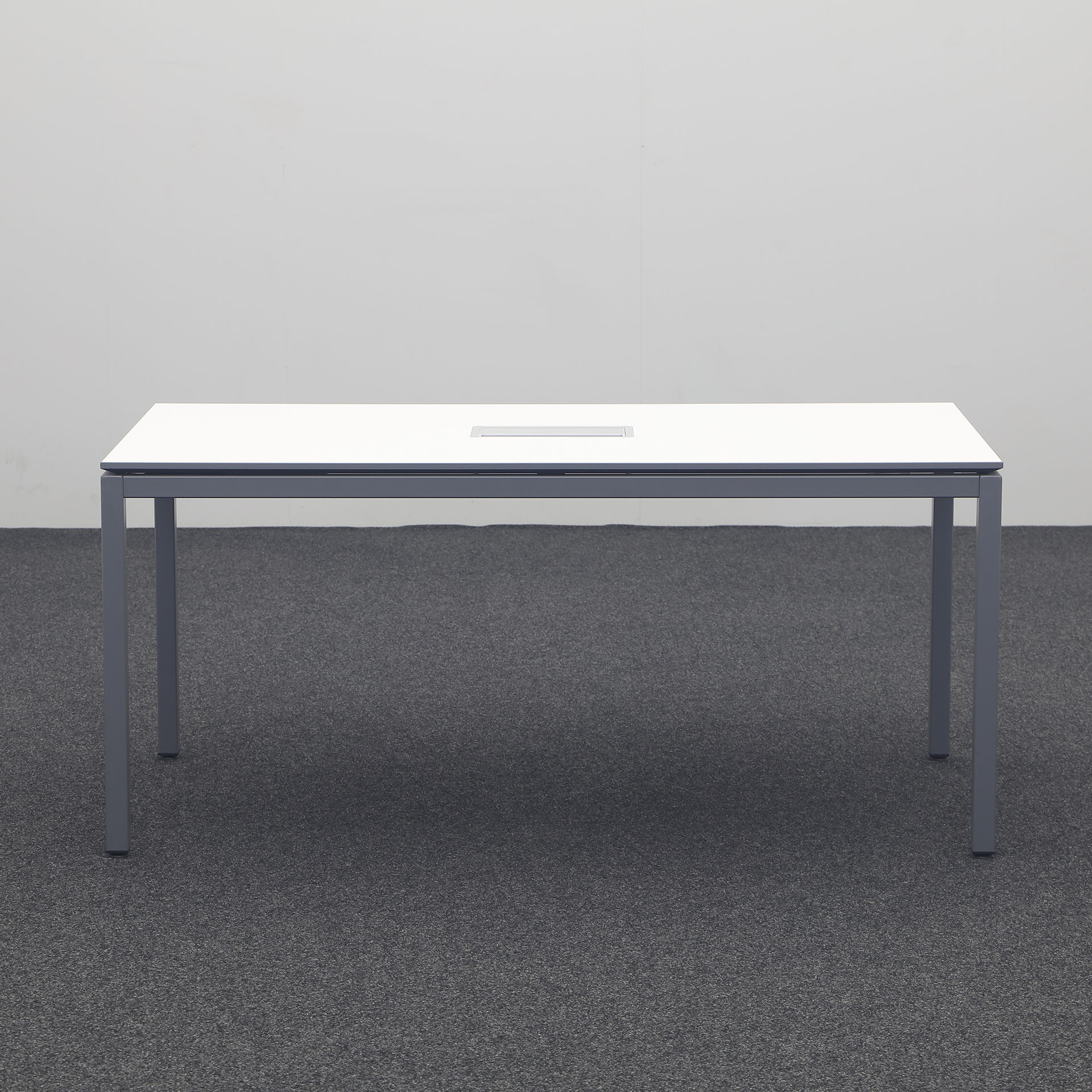 Konferenztisch mit Steckleiste Lista LO Motion