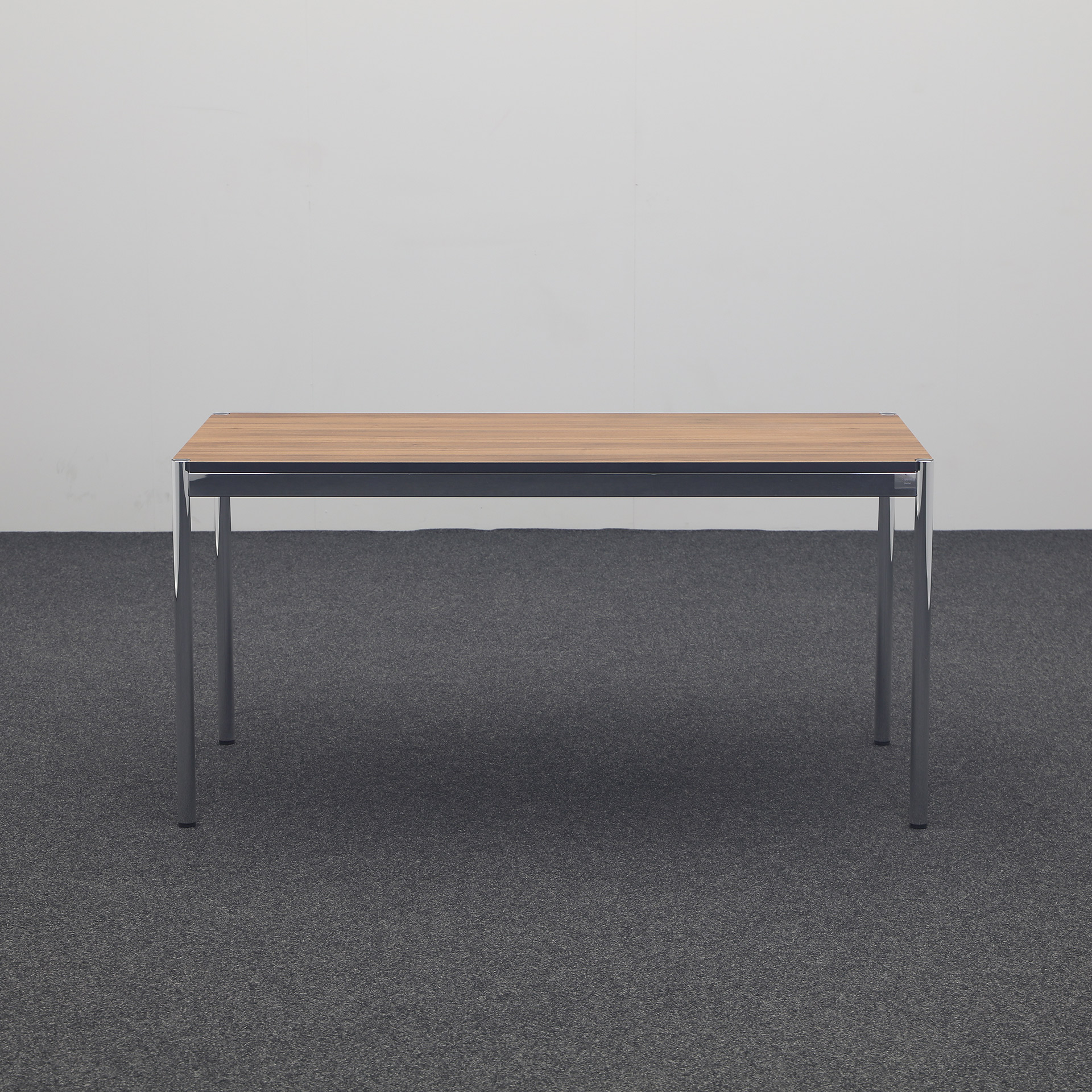 Schreibtisch USM Haller Nussbaum