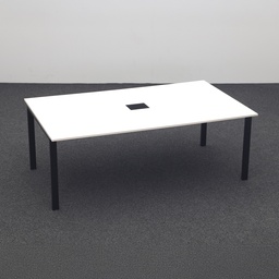 Konferenztisch mit Mediabox Bene