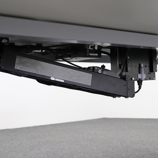 Konferenztisch mit Mediabox Bene