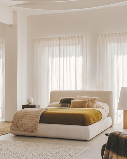 Marga floor lamp in solid wood with natural finish