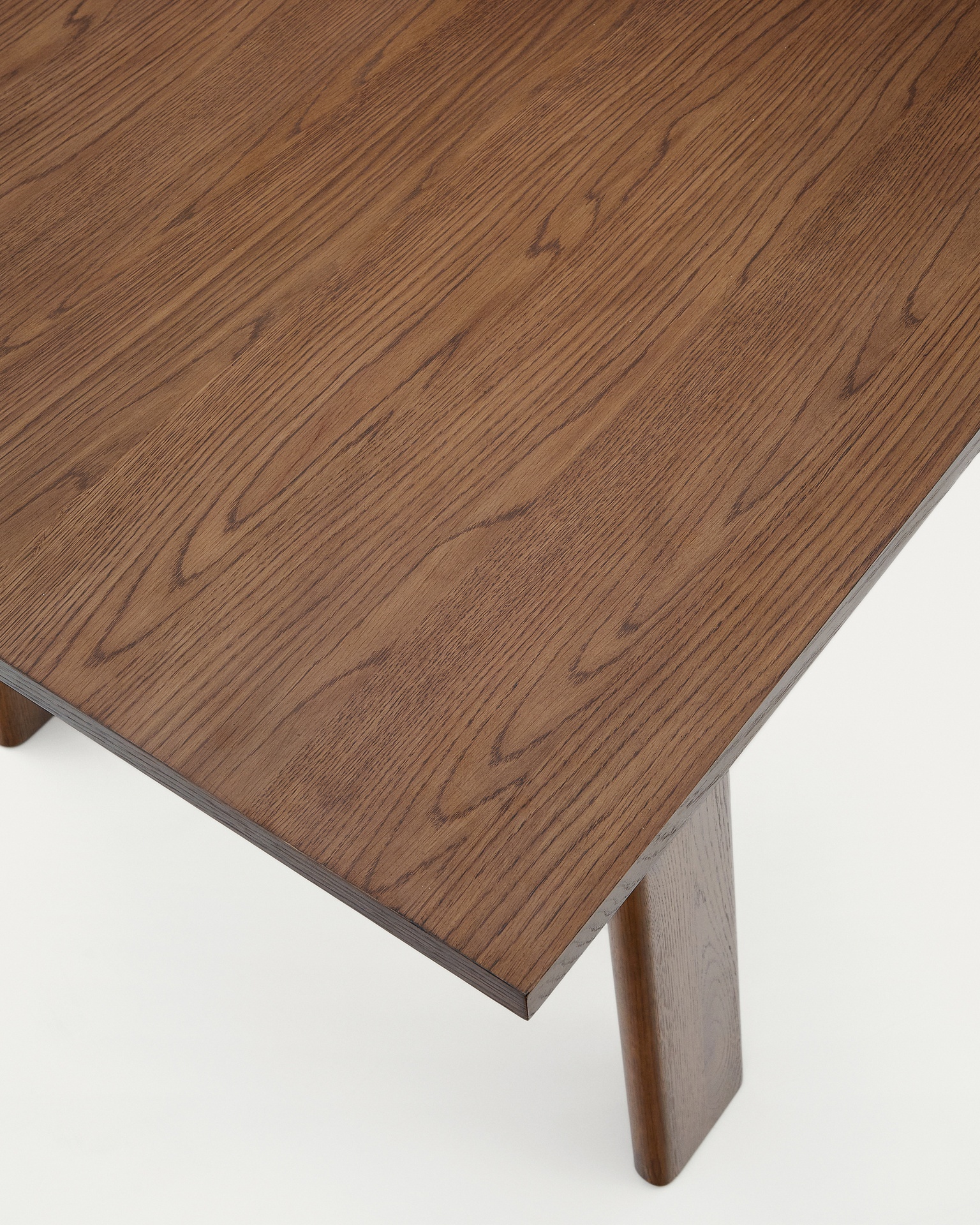 Arlen extendable table in solid oak wood and veneer with a walnut finish 200(250) 95 cm FSC Mix Credit