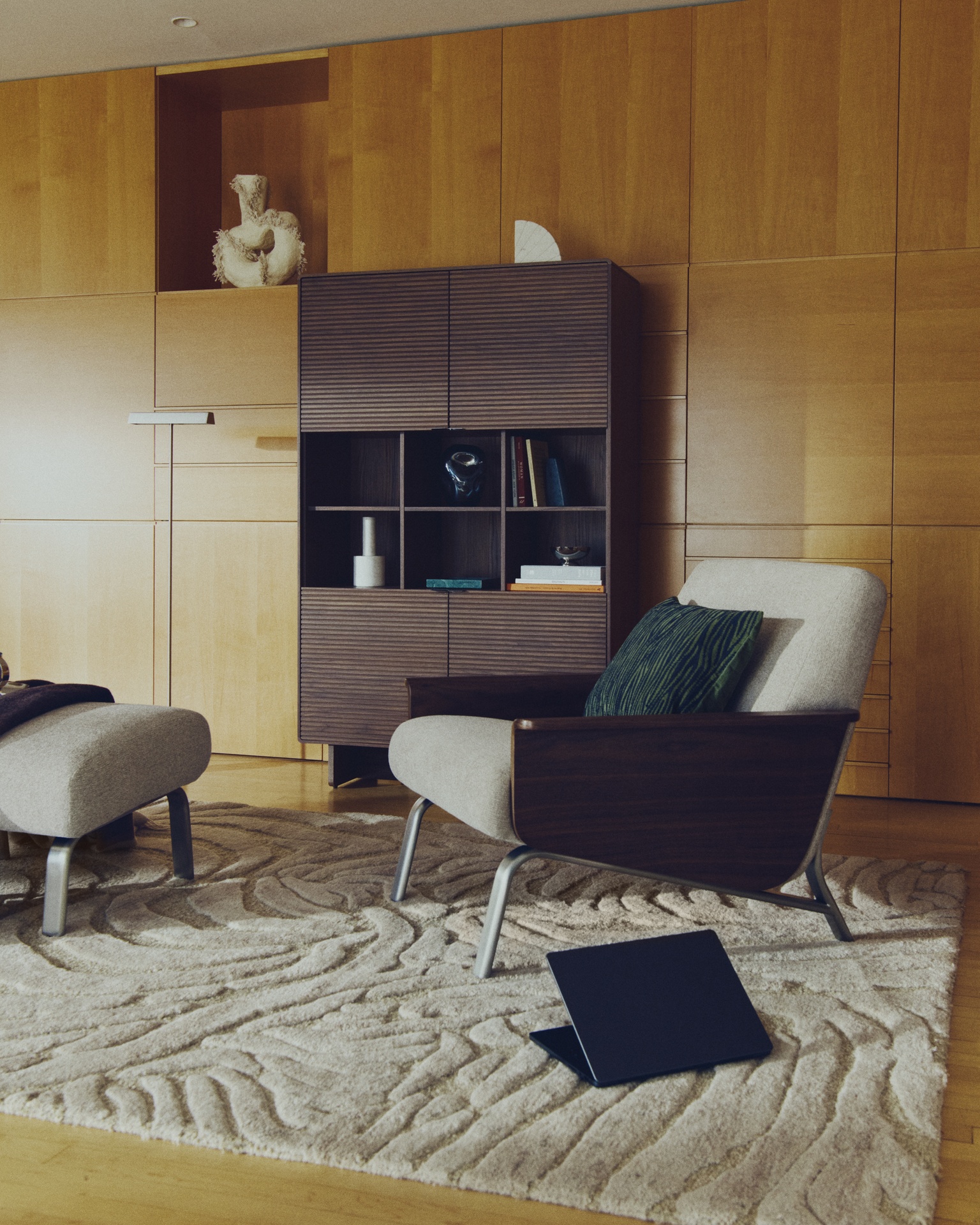 Amsen light brown armchair in walnut plywood with legs in brushed stainless steel FSC 100%