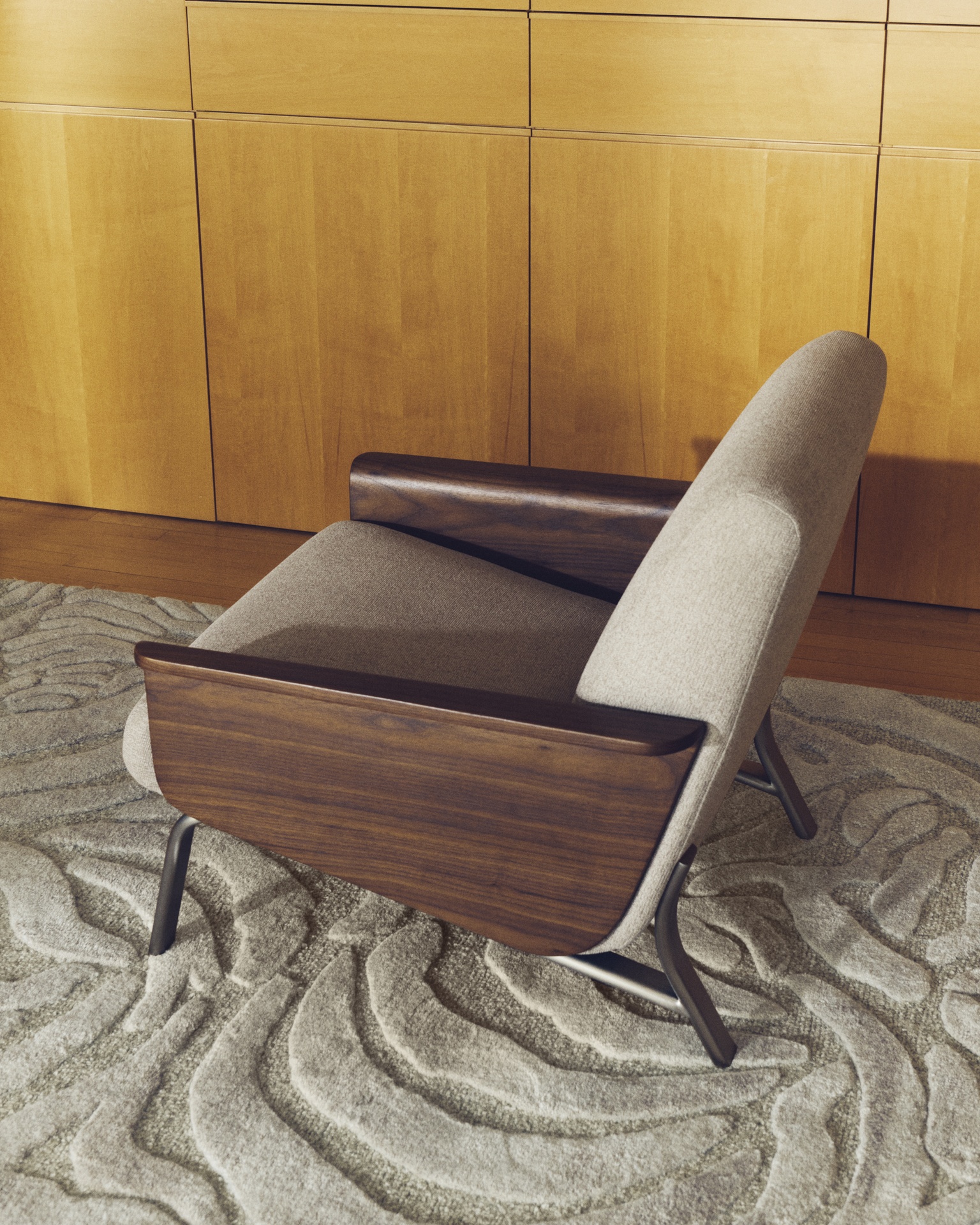 Amsen light brown armchair in walnut plywood with legs in brushed stainless steel FSC 100%