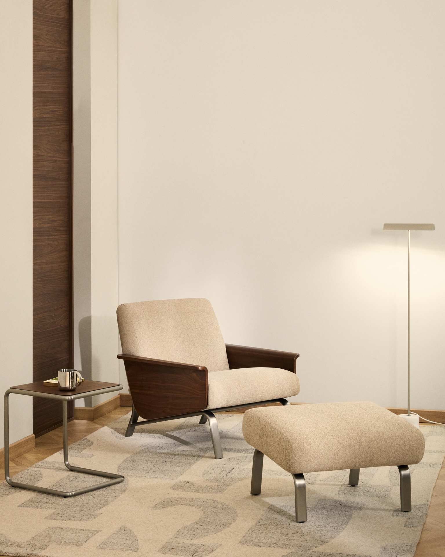 Amsen light brown armchair in walnut plywood with legs in brushed stainless steel FSC 100%