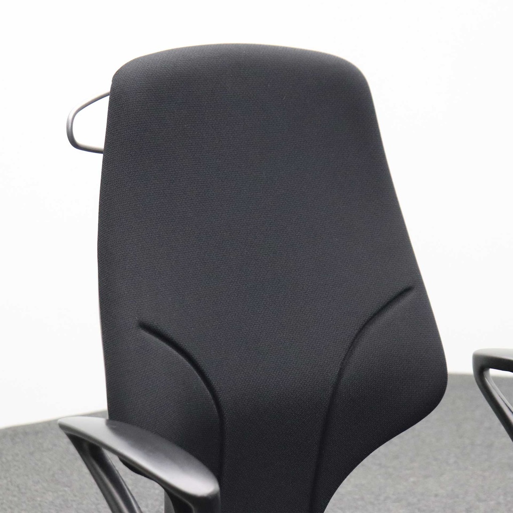 Bürostuhl Giroflex 64 mit Kleiderbügel