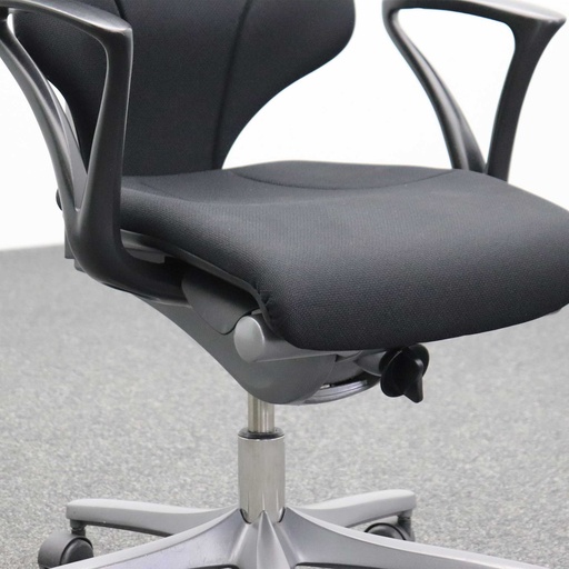Bürostuhl Giroflex 64 mit Kleiderbügel