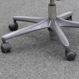 Bürostuhl Giroflex 64 mit Kleiderbügel