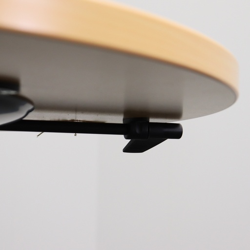 Konferenztisch höhenverstellbar Steelcase auf Rollen