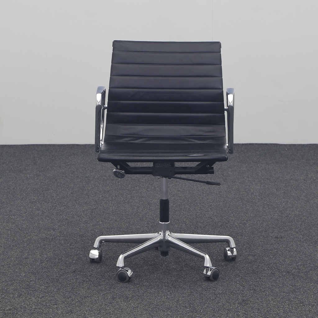 Vitra Aluminium Chair EA 117 Leder