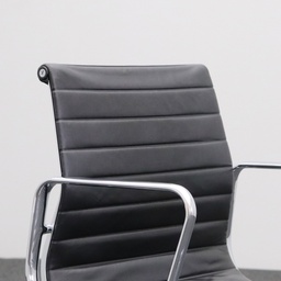 Vitra Aluminium Chair EA 117 Leder