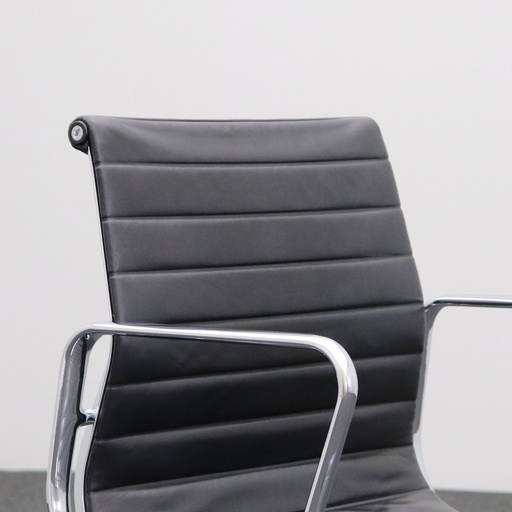 Vitra Aluminium Chair EA 117 Leder