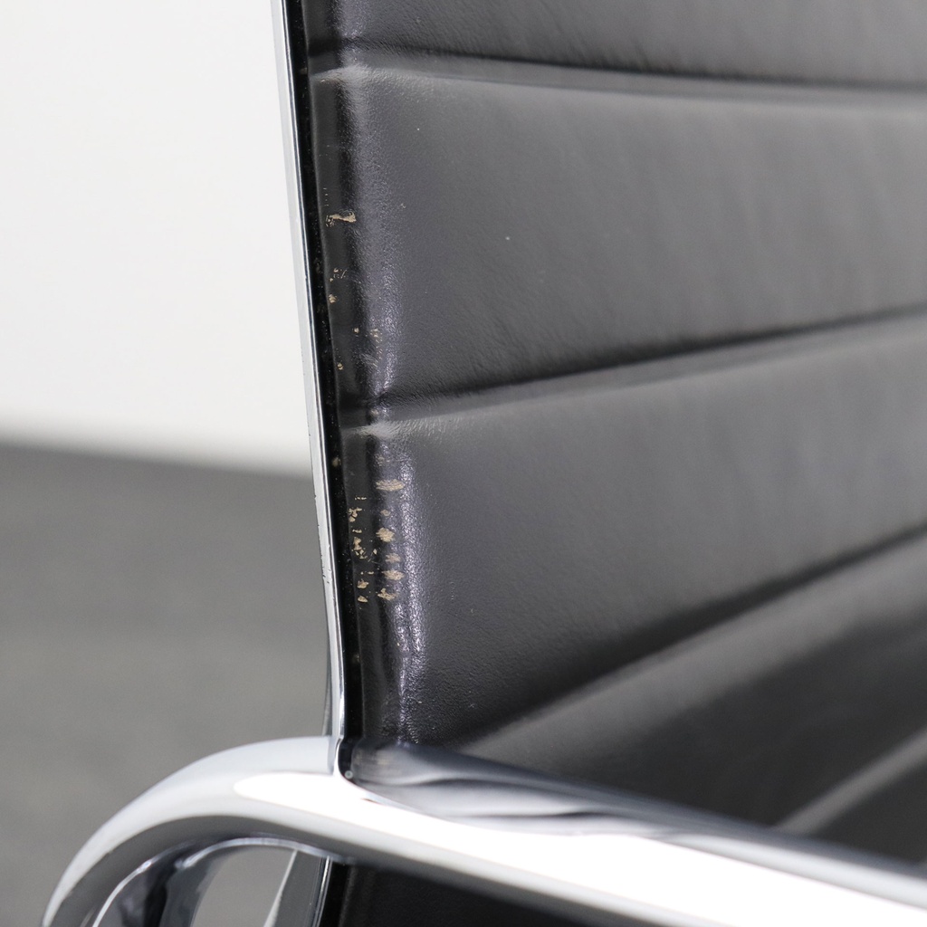 Vitra Aluminium Chair EA 117 Leder