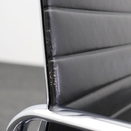 Vitra Aluminium Chair EA 117 Leder