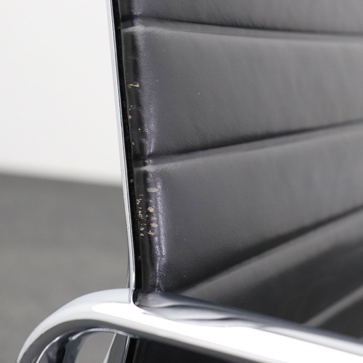 Vitra Aluminium Chair EA 117 Leder