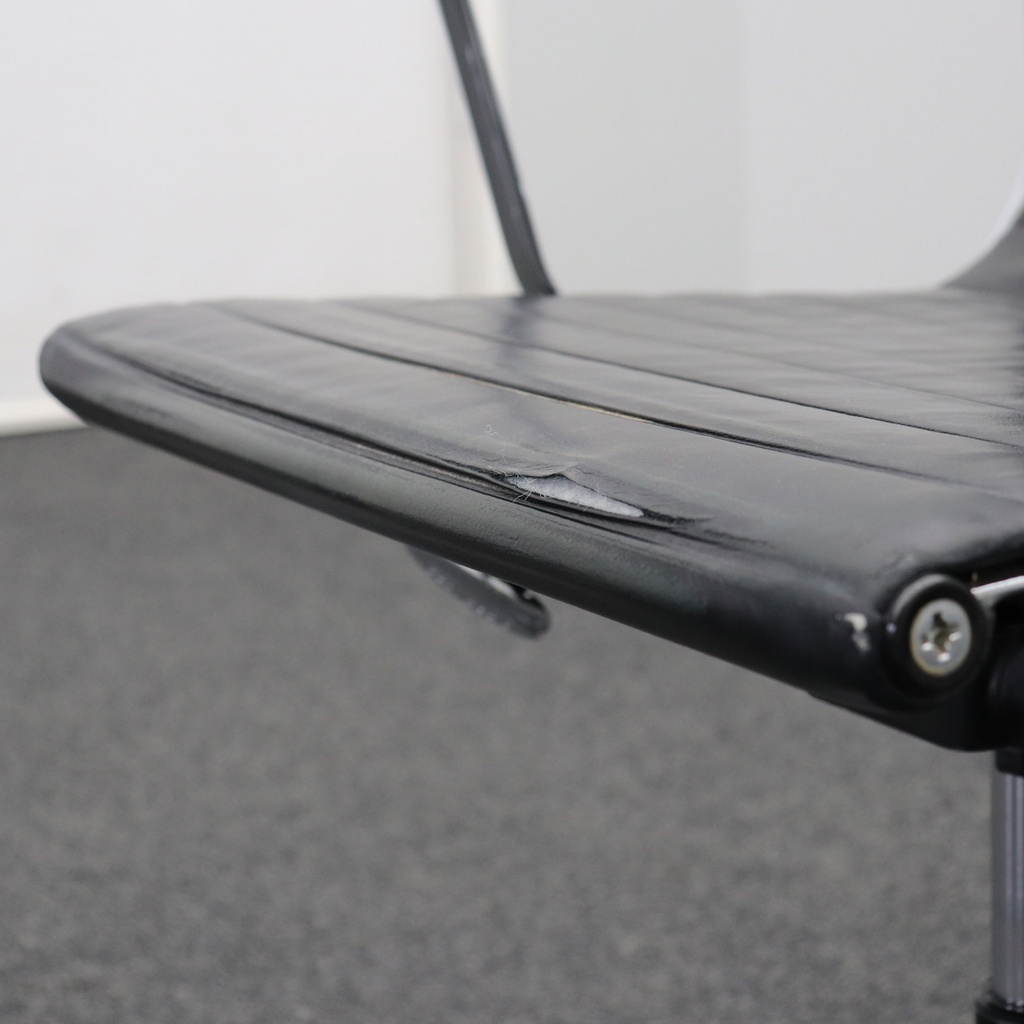 Vitra Aluminium Chair EA 117 Leder
