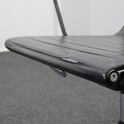 Vitra Aluminium Chair EA 117 Leder