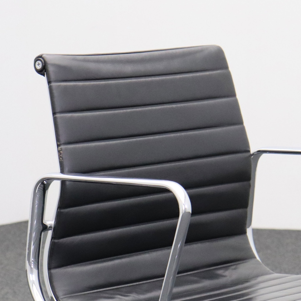Vitra Aluminium Chair EA 117 Leder