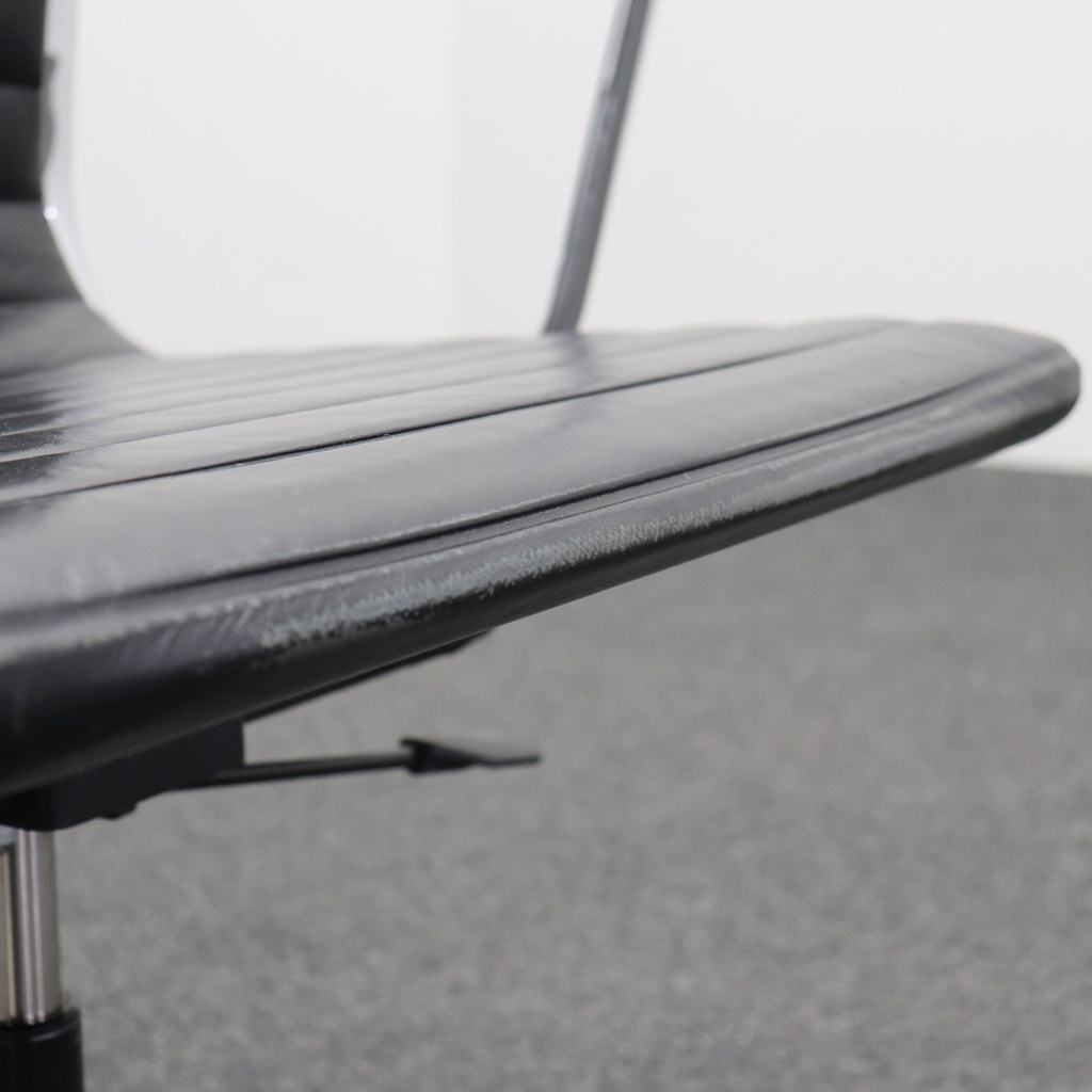 Vitra Aluminium Chair EA 117 Leder