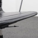 Vitra Aluminium Chair EA 117 Leder
