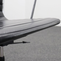 Vitra Aluminium Chair EA 117 Leder