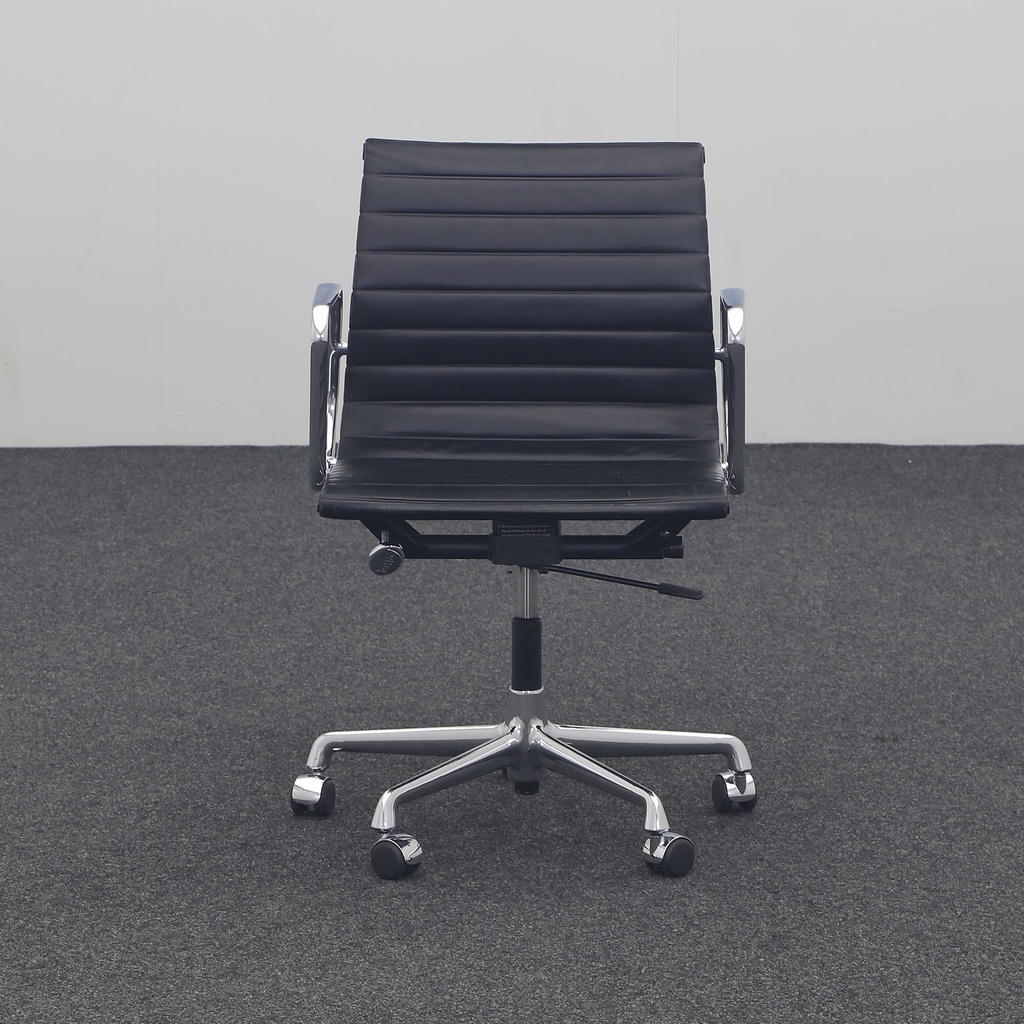 Vitra Aluminium Chair EA 117 Leder