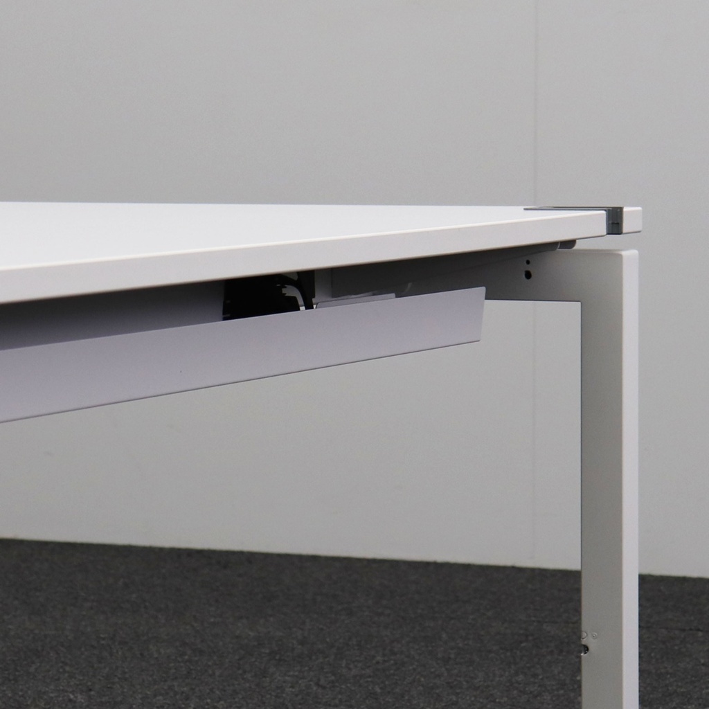 Schreibtisch Steelcase