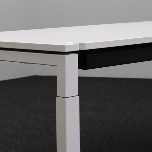 Schreibtisch höhenverstellbar / Stehtisch Steelcase