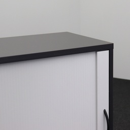 Rollladenschrank Elan Euroffice mit eckiger Kante und Holz Rollladen