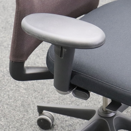 Vitra Bürostuhl ID Trim mit Armstützen